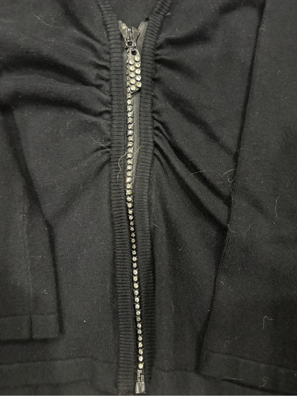 Belldini black zip-up top with ruched detailing along the front zipper (CL-5)